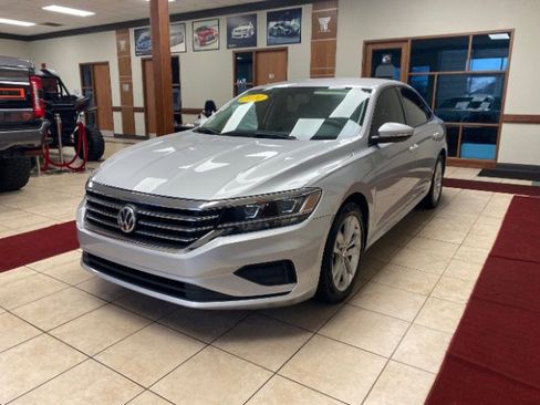 Used 2020 Volkswagen Passat 2.0T S image 1
