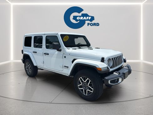 Used 2025 Jeep Wrangler Unlimited Sahara AWD/4WD image 5
