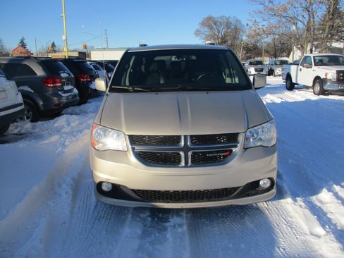 Used 2015 Dodge Grand Caravan SXT image 2
