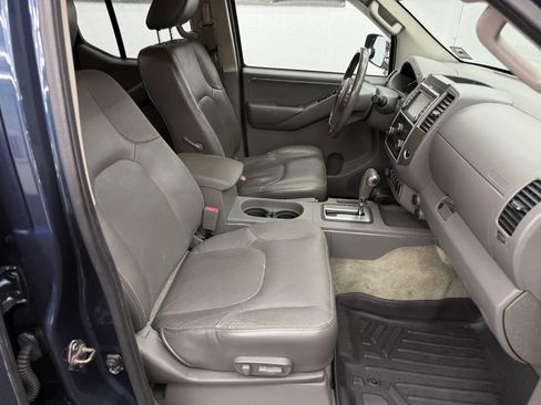Used 2013 Nissan Frontier SL w/ Moonroof Pkg AWD/4WD image 6