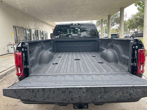 Used 2025 RAM 2500 Limited AWD/4WD image 38