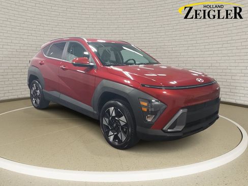 Certified 2025 Hyundai Kona SEL AWD/4WD image 3