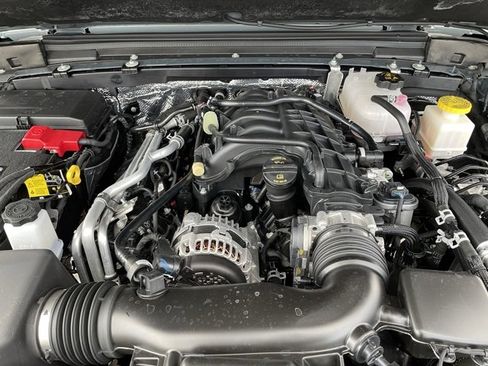 Used 2025 Jeep Gladiator Rubicon w/ Convenience Group image 30