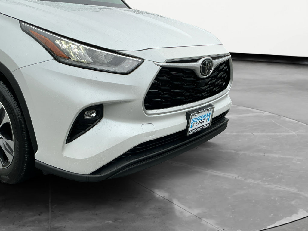Used 2022 Toyota Highlander XLE AWD/4WD image 19