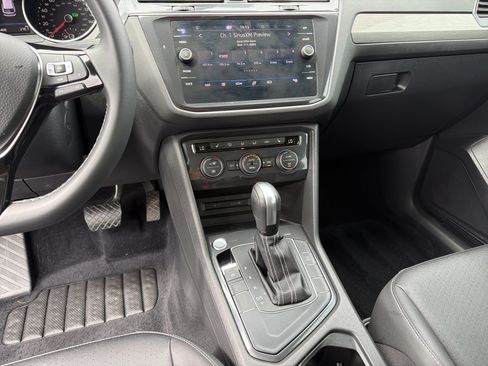 Used 2021 Volkswagen Tiguan SE FWD image 25
