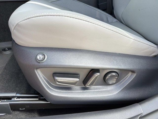 Used 2026 Toyota Camry SE FWD image 10