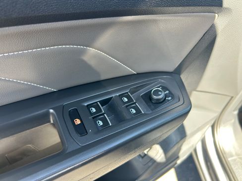 Used 2023 Volkswagen Atlas SE w/ Panoramic Sunroof Package AWD/4WD image 13