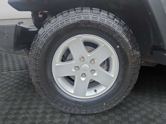 Used 2016 Jeep Wrangler Unlimited Sport w/ Connectivity Group AWD/4WD image 29