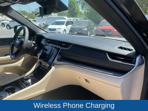 Used 2025 Jeep Grand Cherokee Limited w/ Luxury Tech Group II image 15