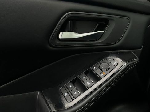 Used 2025 Nissan Rogue SV image 21