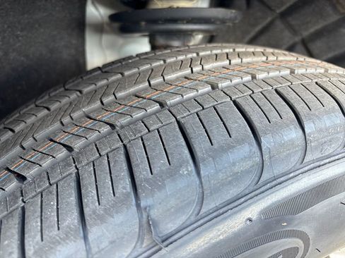 Used 2020 Chevrolet Traverse LT image 40