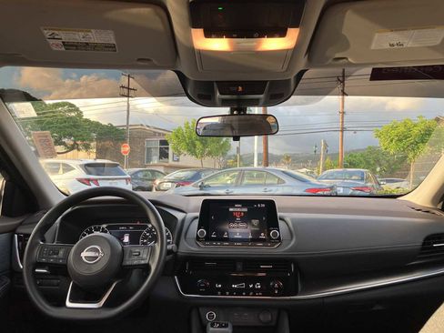 Certified 2022 Nissan Rogue SV image 10