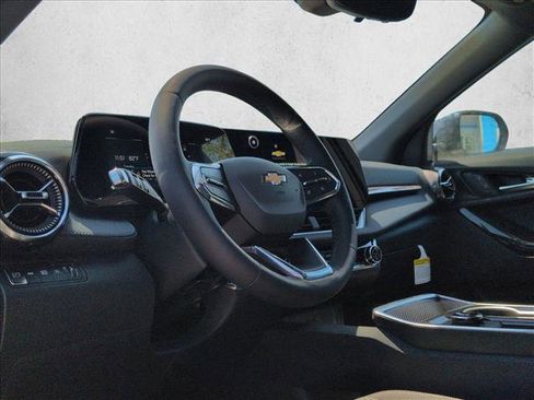 New 2026 Chevrolet Equinox LT AWD/4WD image 3