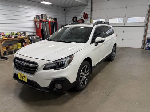 Used 2018 Subaru Outback 3.6R Limited image 11