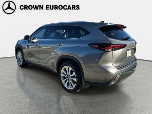 Used 2025 Toyota Highlander Limited image 6