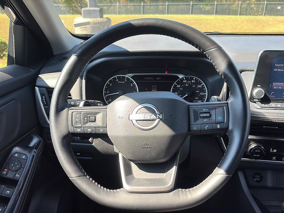 Certified 2025 Nissan Rogue SV FWD image 30