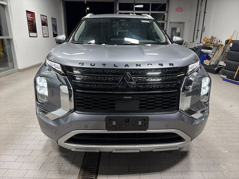 Used 2024 Mitsubishi Outlander SEL image 2