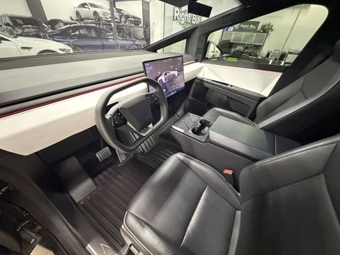 Used 2024 Tesla Cybertruck AWD Crew Cab image 10