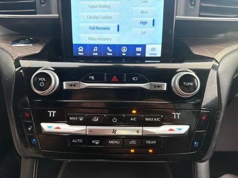Used 2021 Ford Explorer Platinum w/ Equipment Group 601A AWD/4WD image 41