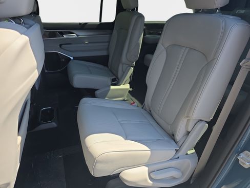 New 2026 Jeep Grand Wagoneer L Limited AWD/4WD image 10