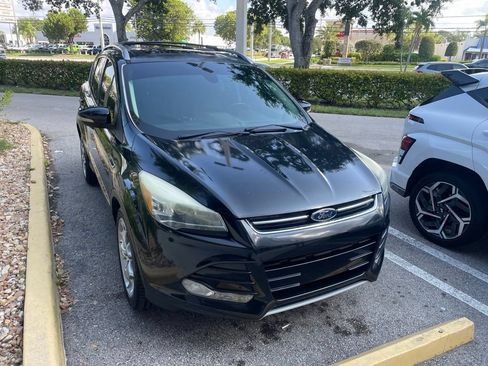 Used 2014 Ford Escape Titanium w/ Equipment Group 401A FWD image 2