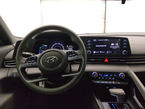 Used 2023 Hyundai Elantra Blue image 22