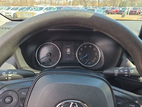 Used 2019 Toyota RAV4 LE w/ Carpet Mat Package image 15