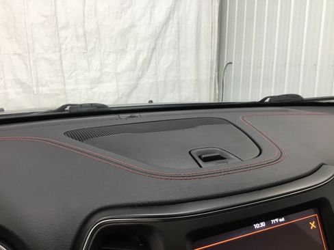Used 2021 Jeep Cherokee Trailhawk w/ Sun & Sound Group AWD/4WD image 17