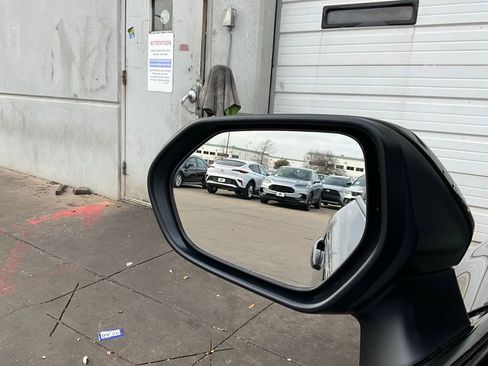 Used 2025 Toyota Corolla LE image 18