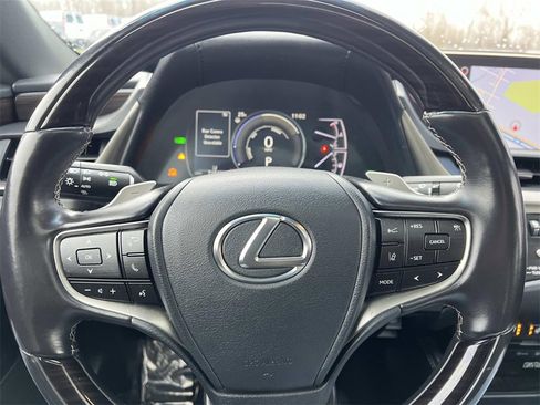Used 2019 Lexus ES 300h w/ Luxury Package image 19