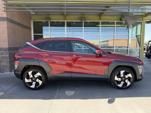 Used 2025 Hyundai Kona Limited FWD image 9