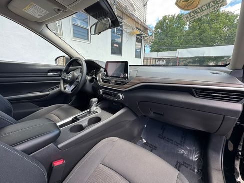 Used 2025 Nissan Altima 2.5 SV FWD image 29