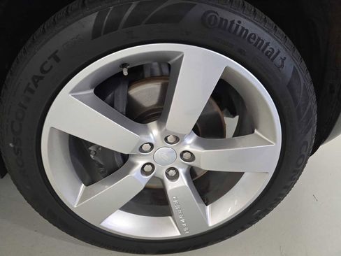 Used 2024 Land Rover Defender 110 SE image 9