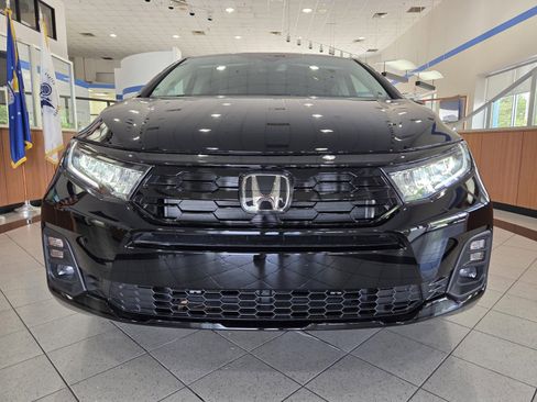 New 2026 Honda Odyssey Touring image 2