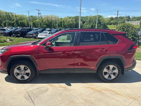 Used 2025 Toyota RAV4 XLE w/ Convenience Package AWD/4WD image 4