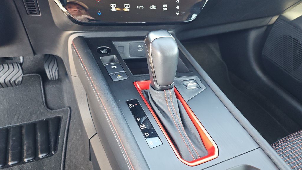 Certified 2025 Nissan Kicks SR FWD image 10