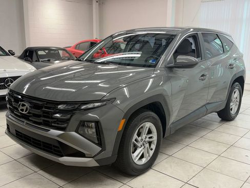 Used 2025 Hyundai Tucson SE AWD/4WD image 3