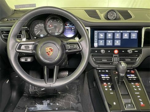 Used 2025 Porsche Macan image 27