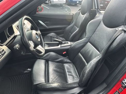 Used 2005 BMW Z4 2.5i image 15