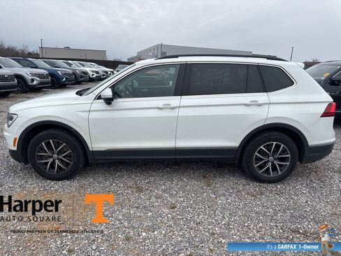 Used 2020 Volkswagen Tiguan SE w/ Panoramic Sunroof Package image 2