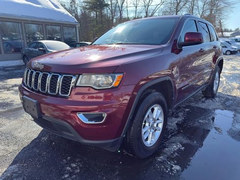 Used 2020 Jeep Grand Cherokee Laredo image 3