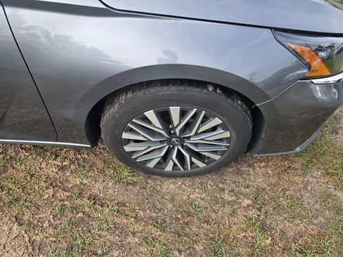Used 2024 Nissan Altima 2.5 SV FWD image 10