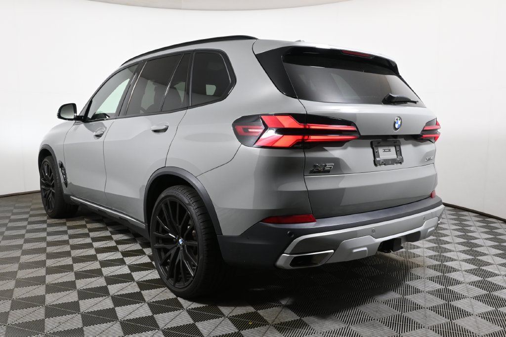 Certified 2025 BMW X5 xDrive40i w/ Parking Assistance Package AWD/4WD image 9