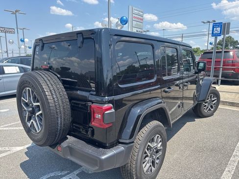 Used 2025 Jeep Wrangler Unlimited Sahara AWD/4WD image 8