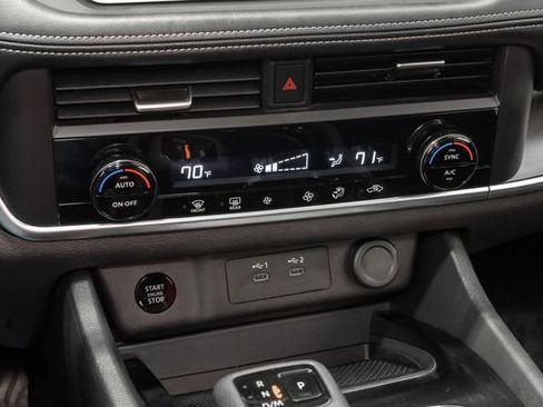 Used 2025 Nissan Rogue SV image 21