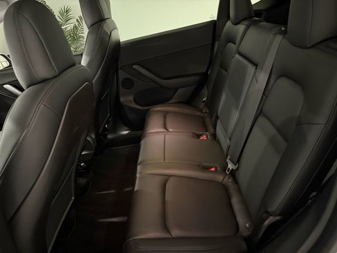 Used 2020 Tesla Model Y Long Range image 13