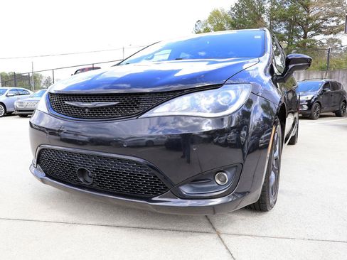 Used 2019 Chrysler Pacifica Touring-L Plus w/ Advanced Safetytec Group FWD image 32