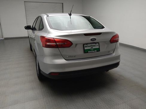 Used 2016 Ford Focus SE w/ SE Cold Weather Package FWD image 6
