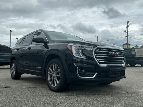 Used 2024 GMC Terrain SLT AWD/4WD image 4