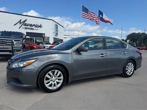 Used 2017 Nissan Altima 2.5 S w/ Power Driver Seat Package FWD image 1